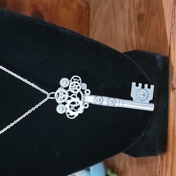 Key Necklace - Picture 1 of 5